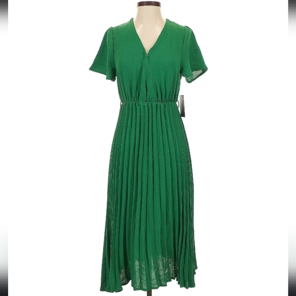 LARK + GREY Holiday Green Pleated A-Line Midi Dress Short Sleeves Belted NWT LG - Picture 1 of 17